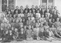 Polaznici �kole 1941/1942. godine.  Generacije ro�ene 1932., 1933. i mo�da jo� koje godine.